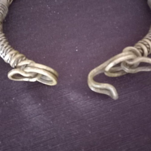 Collectible African necklace used, made of hard metal