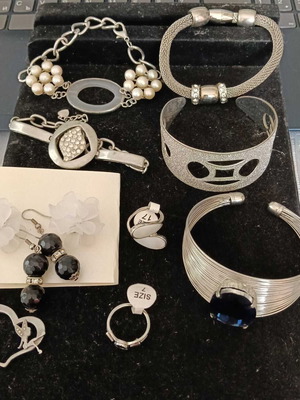 Jewelry set of 10 pieces: 5 bracelets, 2 earrings, 2 rings, pendant