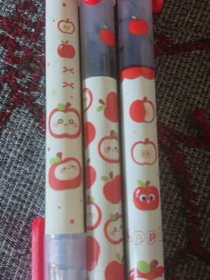 Set of 3 beige pens with apple designs