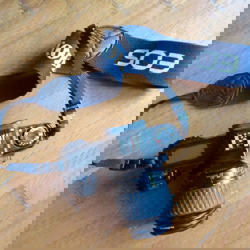 Canon EOS 1000 μεταχειρισμένη με φλας και τσάντα μεταφοράς