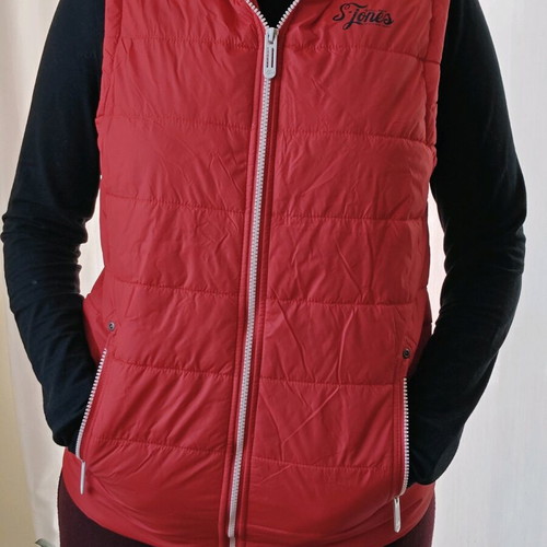 St. Jones Women's Sleeveless Jacket used, bright red with hood