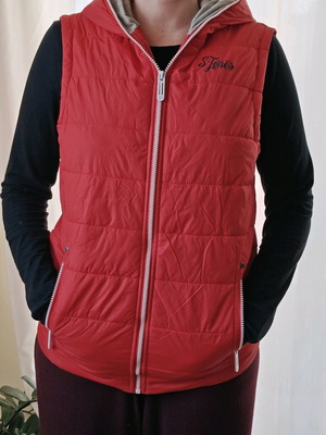 St. Jones Women's Sleeveless Jacket used, bright red with hood