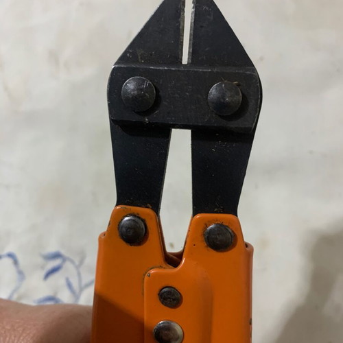 Wire cutter for thin wires used
