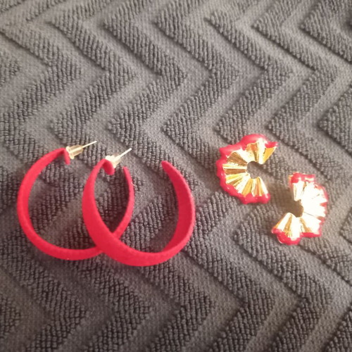 Earrings new, pack of 2 pairs with studs, red and gold