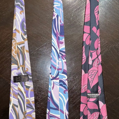 Set of 3 ties like new with modern patterns in purple, blue and pink