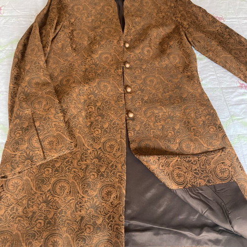 Long women's jacket with embossed fabric and metal buttons brown