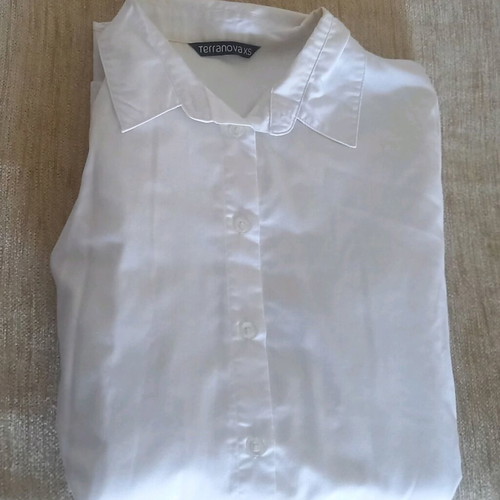 White shirt used with slight discolorations, size XS