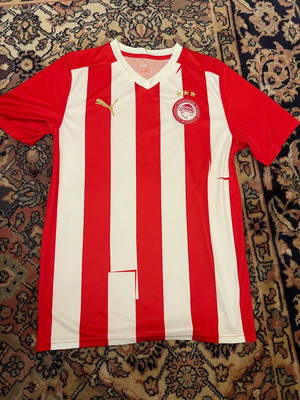 Olympiacos Puma jersey Medium like new, authentic