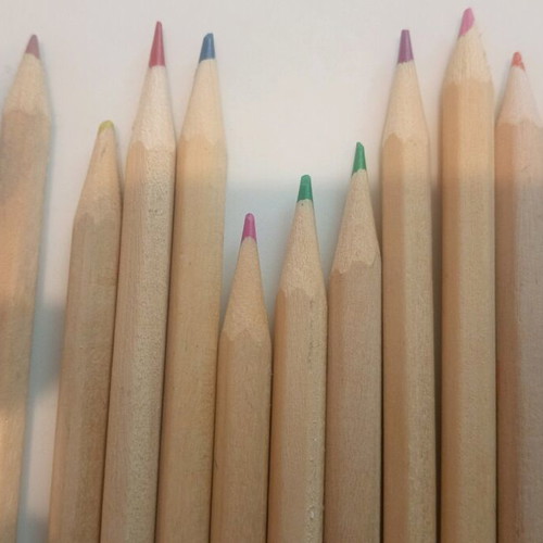 Set of 19 colored pencils like new