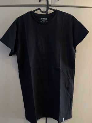 Pull & Bear T-shirt size M black lightly worn