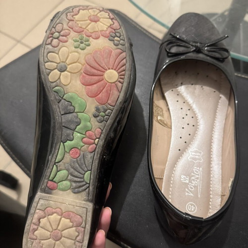Ballerina shoes like new, black, size 40, patent leather with bow