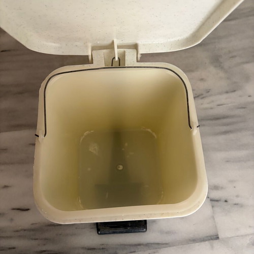 Pedal bin 7.5lt like new, plastic bathroom waste container
