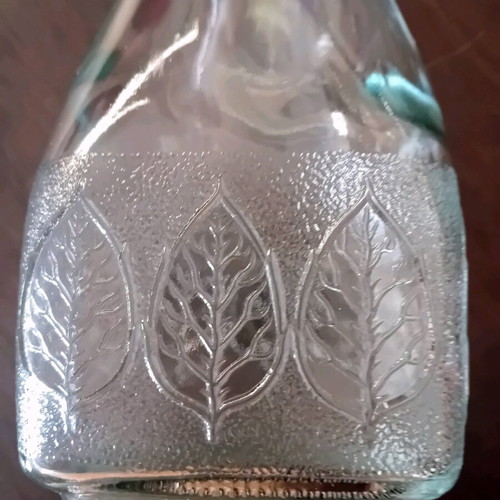 Vintage glass wine carafe like new with leaf pattern