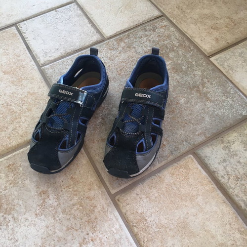 Geox boys' casual shoe used, size 33