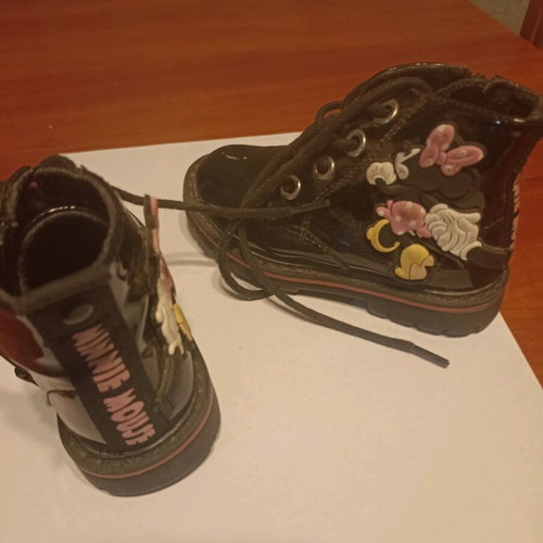 Minie boots used for girl size 22