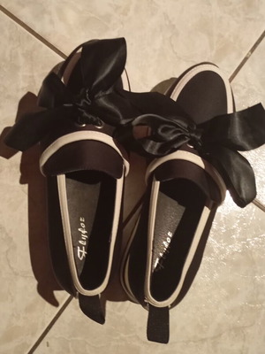 Women's sandals like new, black with white detail Flyfor shoes
