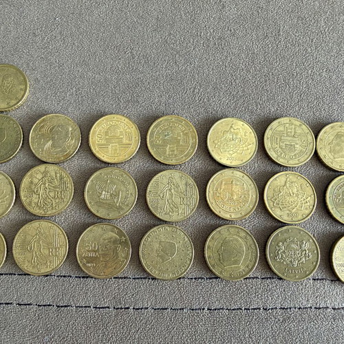 Euro Coin Collection like new, 303 coins from 18 countries