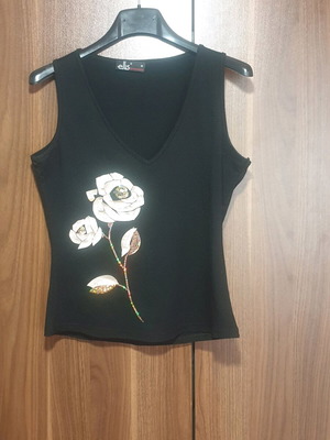 Black sleeveless blouse like new, size M