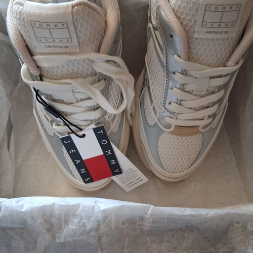 Tommy Jean women's athletic shoes new, size 39, white and gray