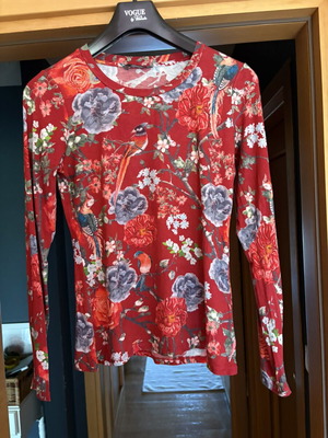 Princess Goes Hollywood T-shirt like new, colorful, size S