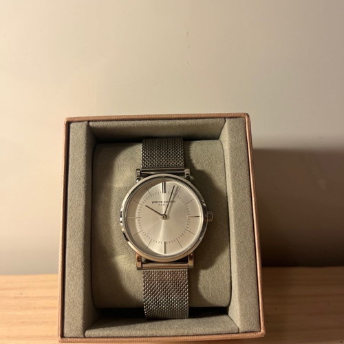 Silver wristwatch like new, worn 3 times