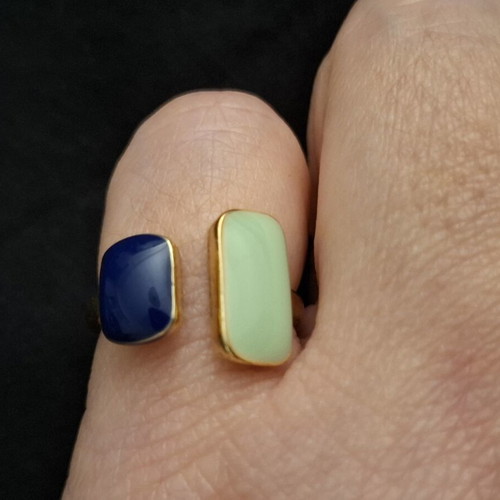 Adjustable ring in shades of blue