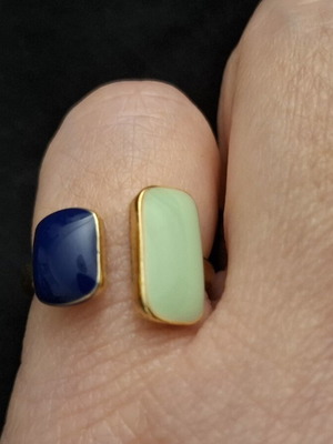Adjustable ring in shades of blue