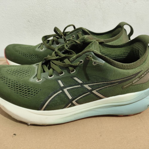 Asics Kayano 31 running shoes, excellent condition, size 44.5, green