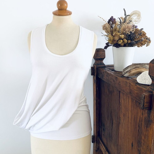 Kai-aakmann asymmetrical blouse new, white