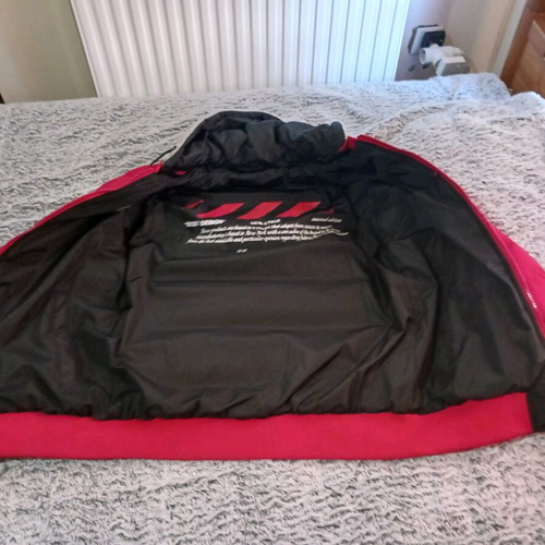 Jacket red like new, warm and comfortable, size M
