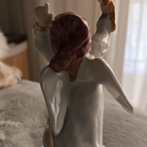 Porcelain angel figurine like new