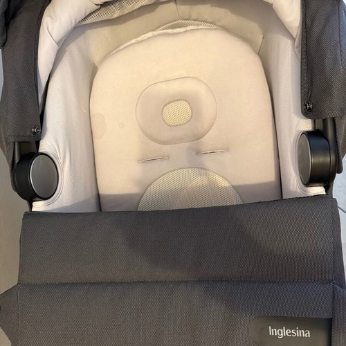 Port Bébé Inglesina Aptica XT with base like new