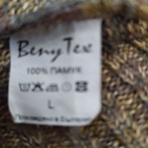 Beny Tex women's sweater new, colorful, size L