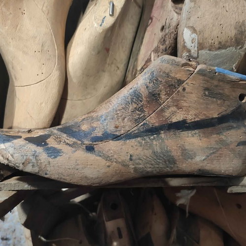 Wooden shoe lasts used, pair