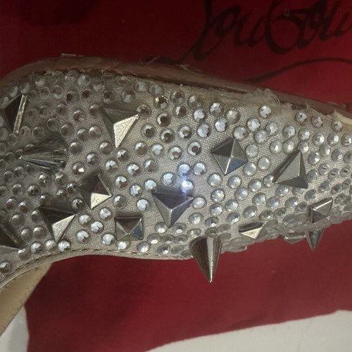 Louboutin collectible pumps size 37 like new, grey