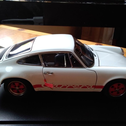 Porsche 911 Carrera RS 2.7 1:18 Autoart die-cast model new