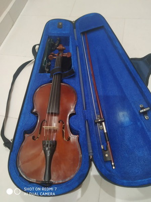 Stentor 1/2 violin used with case, bow and bridge