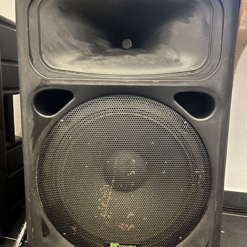 Xtreme Europa Audio 15' passive professional speakers with Peavey amplifier