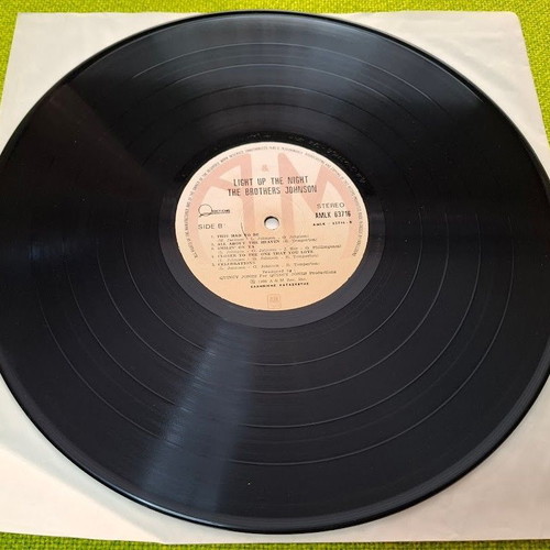 The Brothers Johnson Light Up The Night LP μεταχειρισμένο, R&B Soul