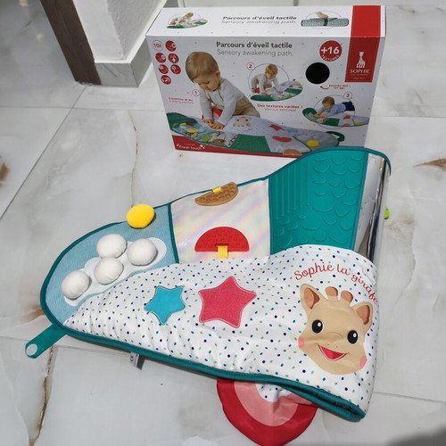 Sofie la Girafe Activity Mat like new