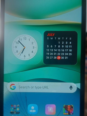 Xiaomi A5 smartphone like new with slight screen crack