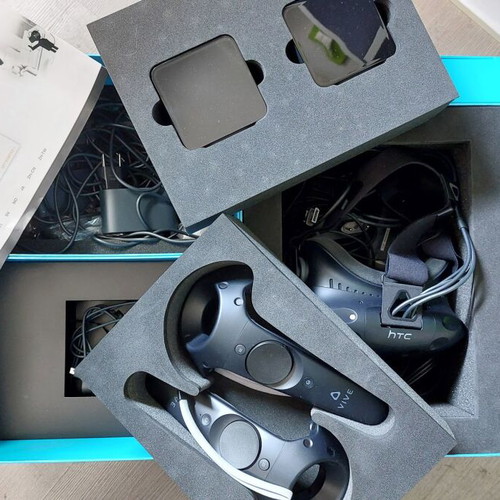 HTC Vive Virtual Reality Kit like new