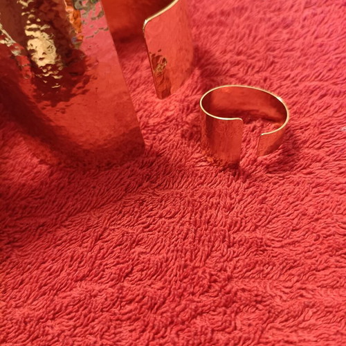 Women's gold-tone hammered jewelry set, adjustable cuff and ring