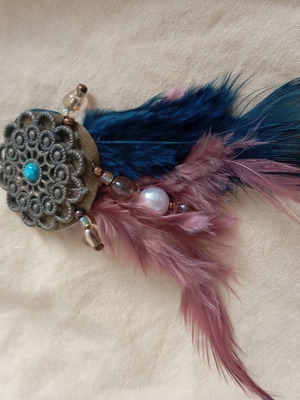 Vintage brooch in like-new condition