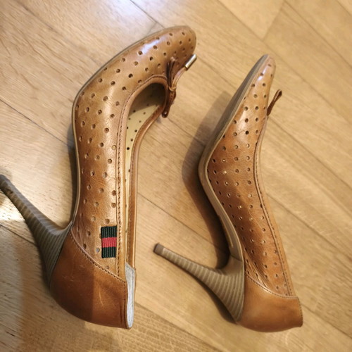 Rollini tan pumps, 9 cm heel, like new, leather