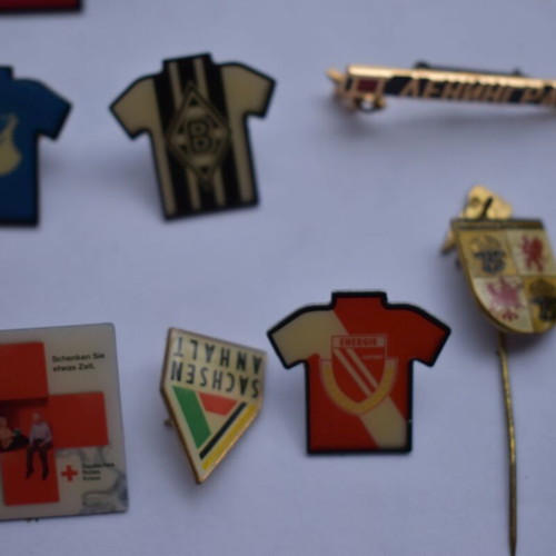 Sports pins used, pack of 43, former Eastern Bloc