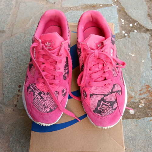 Adidas athletic shoes used, size 40 2/3, pink