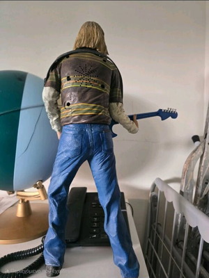 Kurt Cobain 18 Inch Figure like new, plays music