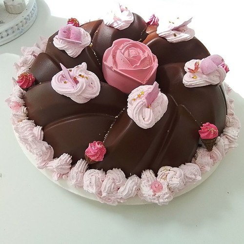 Faux chocolate bundt cake decoration, new
