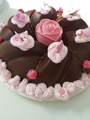 Faux chocolate bundt cake decoration, new